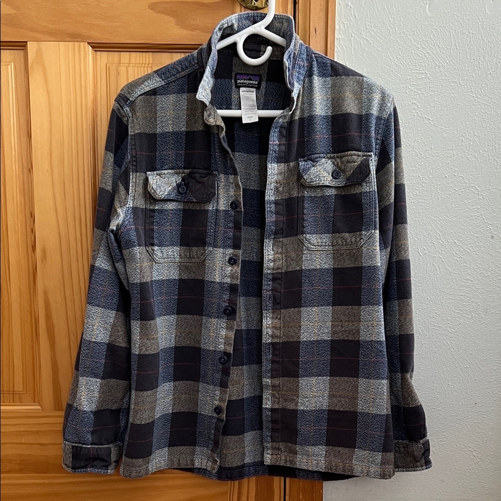 Patagonia Navy and Charcoal Checkered Shirt Jacket